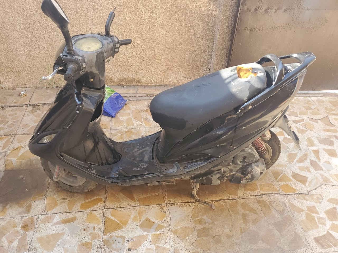 سلام عليكم دراجه ماكس 140 نضيفه طسه ناعمه بريكات كلشي بيه فول مثل ما موضح بالصوره بس مضروبه براغي للدعاميه لان وكعت من رحت لل امتحان تأخذه مني تدعيلي  تشغيل نكره سلف وهندر شغال نقصه تاير خلفي واضويه بس سعره 375 رقم للتواصل ***********
