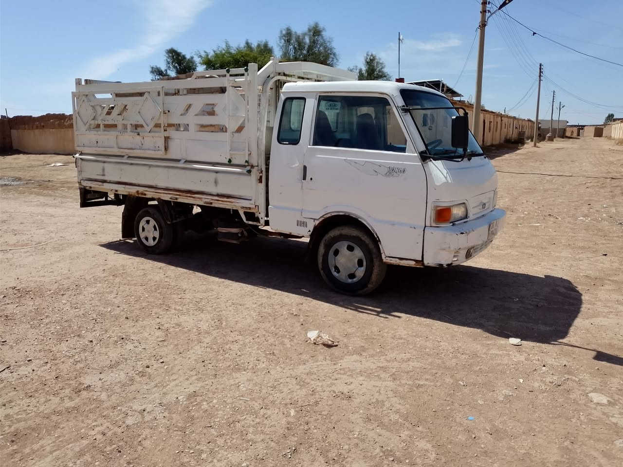 سلام عليكم سياره للبيع موديل 96سنويه 31محرك گير شاصي گله نضيف تخم تاير محجر نضيف بسامينا السياره هاذا رقم *********** هاذا بيه واتساب ***********مگان ديالى سعره52
