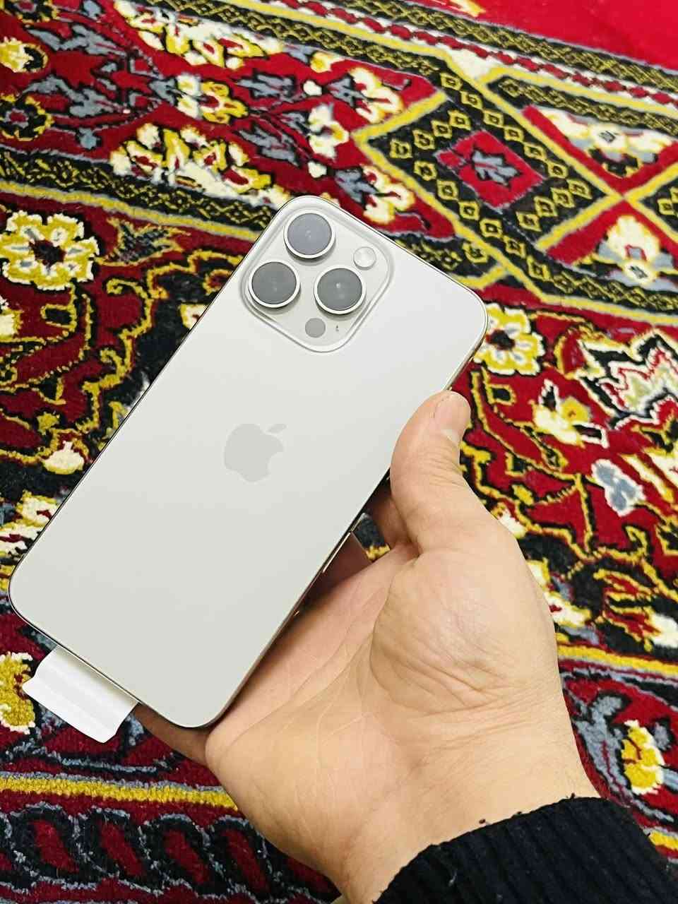 آيفون 15 برو ماكس 
جديد ما مستعمل خلاص مشحون مره وحده
ذاكرة:256 تك سيم وضع شركة مع كامل ملحقاته
السعر جدا مناسب 1025 وبي مجال بسيط 
***********
