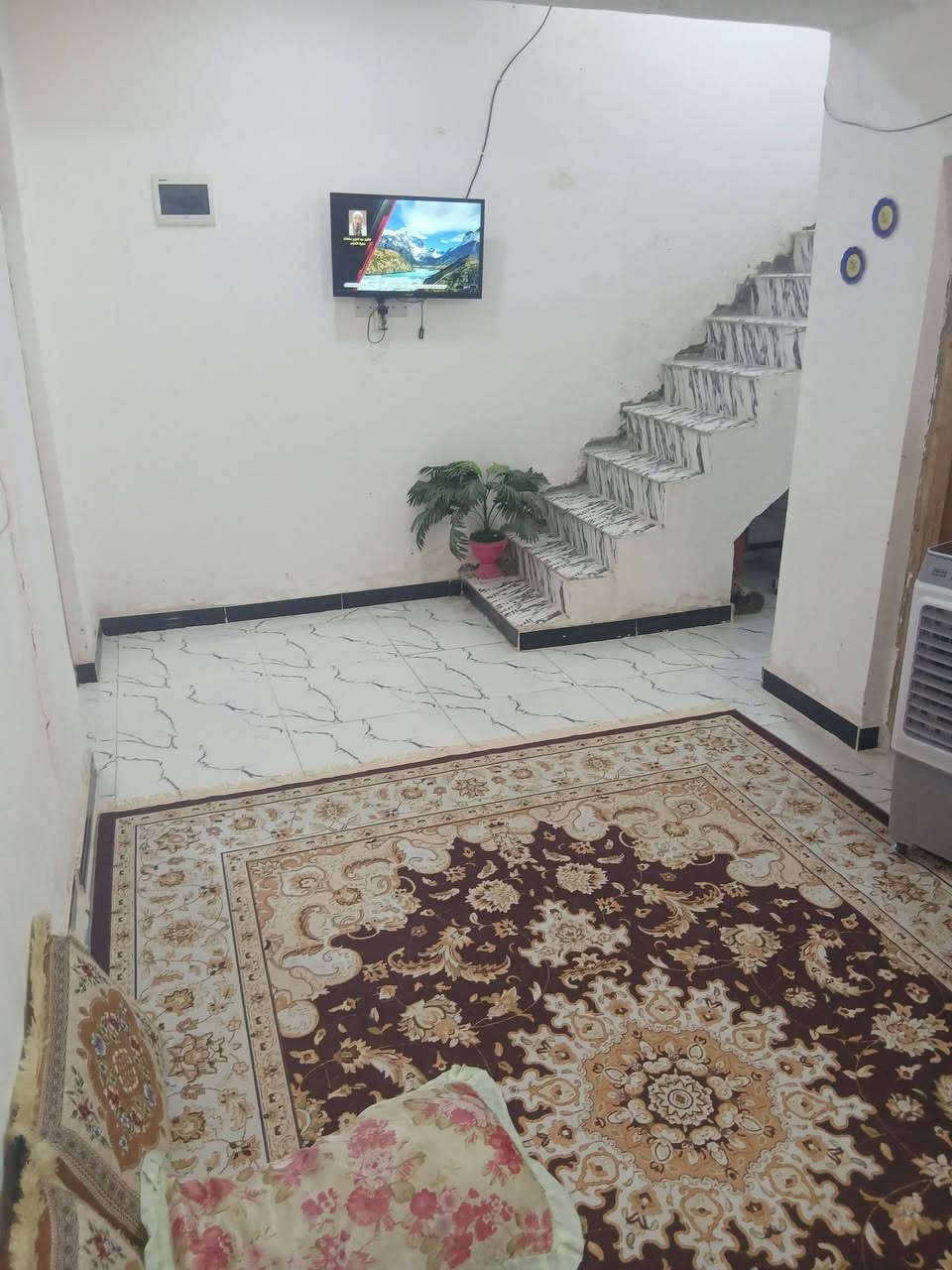 السلام عليكم 
بيت طابو صرف للبيع  المساحه في  الطابو 85 ,واقع حال  110 
الواجه ٦ ونص النزال 18  يتكون البيت من دوانيه 6x4 غرفه نوم 4x4 مطبخ 6x2ونص صاله طول ٦ متر 
العنوان حي الزهور بشارع المدرسه رياض الجنة يتوفر كافه الخدمات كهرباء ضغط عالي مجاري دفن انترنيت ضوئي السعر 70  الاستفسار  *********** واتساب
