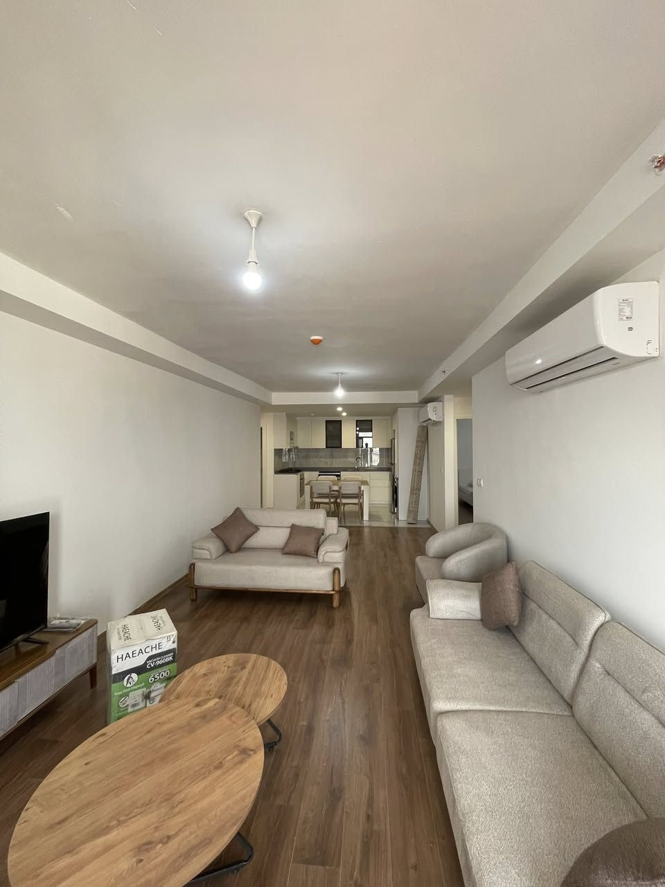 عرض للموثثة اول شهر يدفع نص ايجار والخدمات مجاناً 
والغير مؤثثة اول شهر الايجار مجاناً والخدمات مجاناً كذالك

شقة لللايجار إمباير بيرل 
المساحة : ٢+١ ١٢٧متر  الغرفتين سويت
الموقع : طابق ١٣ العمارة B1 شقة A5 
بدون اثاث  ٦٠٠ دولار مع الأثاث  ٨٥٠ دولار أو ٩٠٠ حسب الأثاث
للتواصل :
***********
