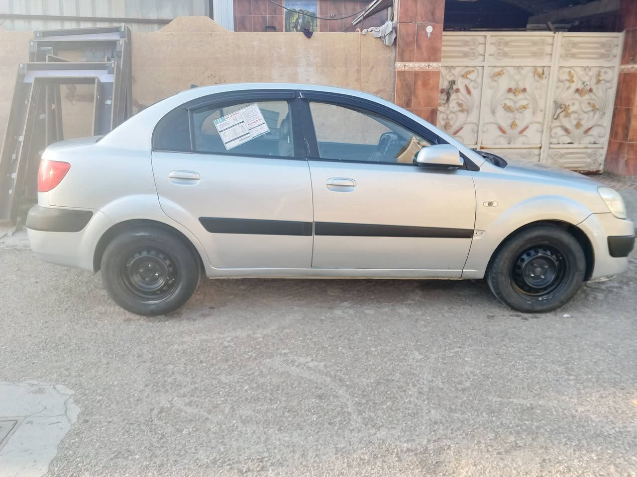 السلام عليكم للبيع أدوات 
كيا ريو مديل 10 سياره حلوة وجاهزة كير مكينه صدر تخم تاير كهربائات كلها شغاله مابيها اي نقص 
***********
