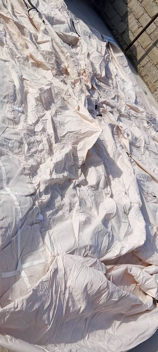 السلام عليكم 
خيمة للبيع
بعدها بالغلاف هسة فتحتها
مكونة من قطعتين 
وكل غراضها كاملة.. 
السعر 400
للتفاصيل
 ***********
