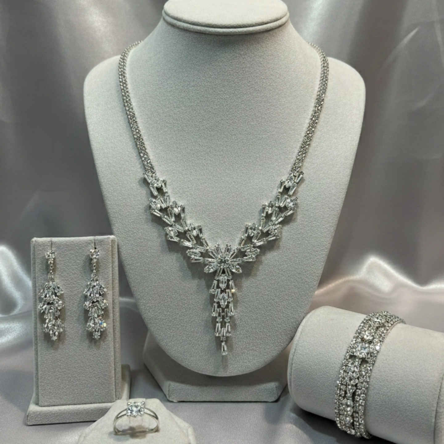 هيه هاي الطله البهيه يابه 😊
الموديلات ولذوق ميحتاج احجي واضع كدامك 💓
الكوالتي فوق العالي ولتفاصيل راقيه 👌👍
السعر راح يصير صدمه البعض البيجات 😉😁
سعر الطكم الكامل 10 الاف عيوني 😲🛑⁉️
واتساب ***********
