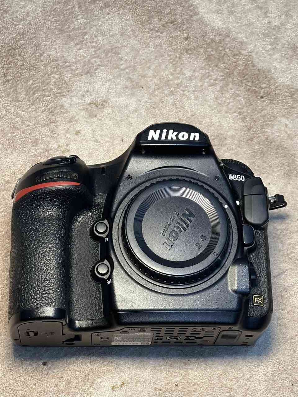 نيكون D850 نصافه 95% استخدام شخصي غراضها كامله  للاستفسار خاص يوجد توصيل ***********
