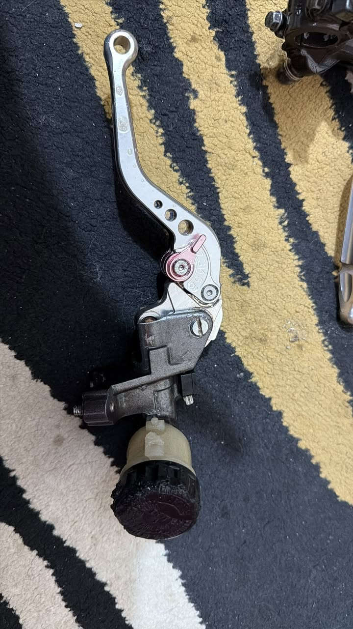 نايسن  تفصيخ يصيرن كلج وبريك امامي او خلفي اليوم انفتحن مكان بصرة السعر 200 
 رقم ***********
