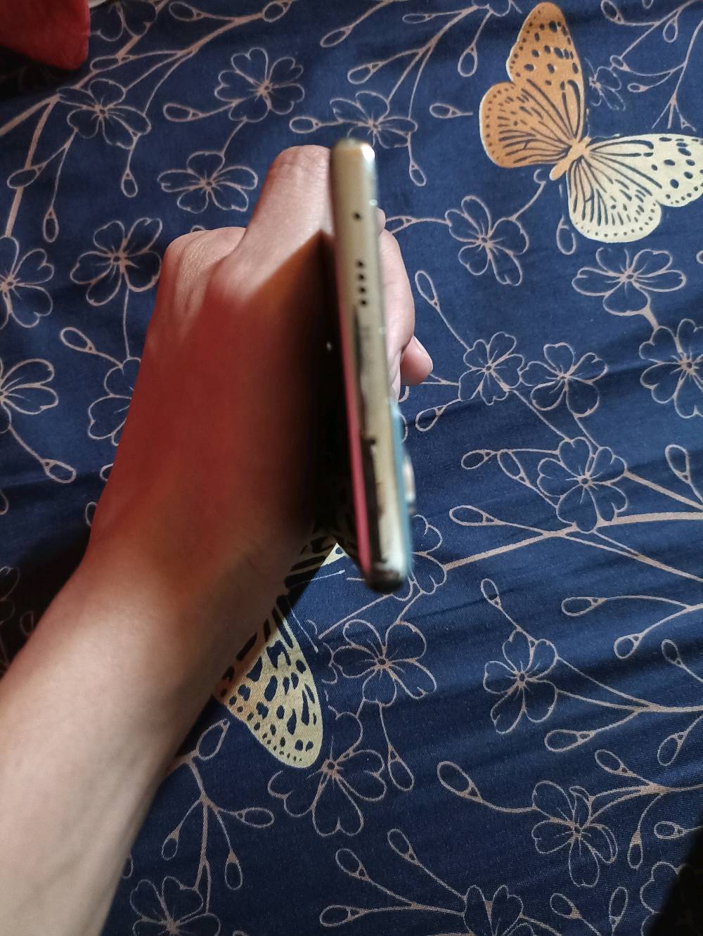 السلام عليكم جهاز ايمن حسين😅 تكنو كامون 40 برو 4g الجهاز مثل ما موضح بالصور بي ضربات بالشاصي فقط و الضهر مالته مفتوح بقيت غراضه بلاديه و اي شي ما مبدل بي بطاريته صحتها 97٪ و الكامره مالته تصويرها حلو و واضح كلش ببجي 60 فريم شاشته بيها شخوط خفيفه مواضحه بالصوره كلش خفيفه ما مبينه الجهاز مفحوص بالذكاء الصناعي و التقرير بالصور
و بدون ملحقات فقط الجهاز بسعر 220 و بي مجال حگ الجيه 
مكاني بغداد الدوره 
موجود واتس اب رقمي ***********