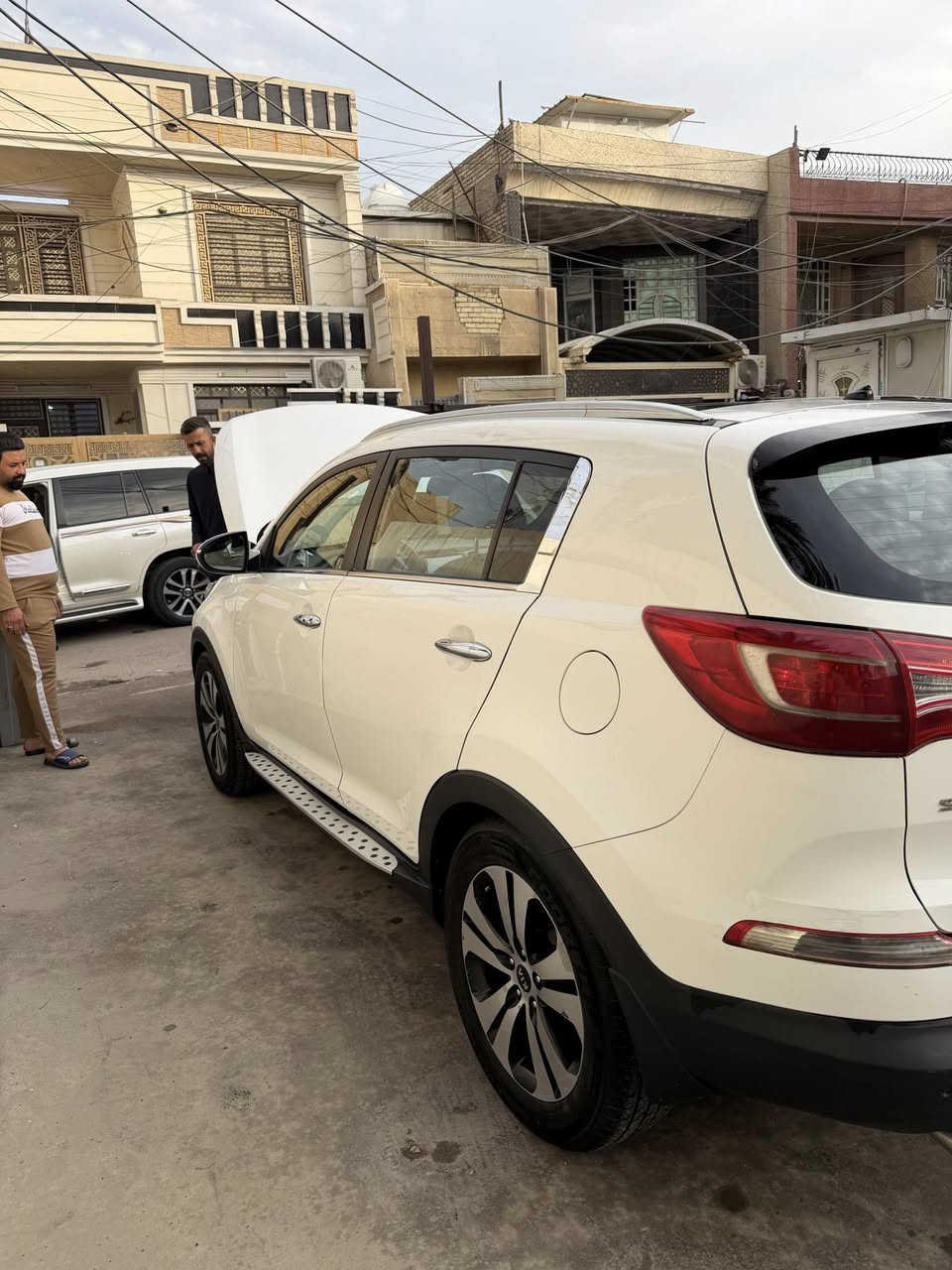 سلام عليكم 
من رخصة الادمن 
كيا سبورتج موديل2012
رقم بغداد 
محرك جي دي اي 
بنوراما 
تحكم ستيرين
شاشه تاب
بصمه
ماشيه175 الف
مابيه اي صبغ
مكان سياره زعفرانيه
السعر 123
ملاحظه

*********** محرك بيه خيط تبخير
