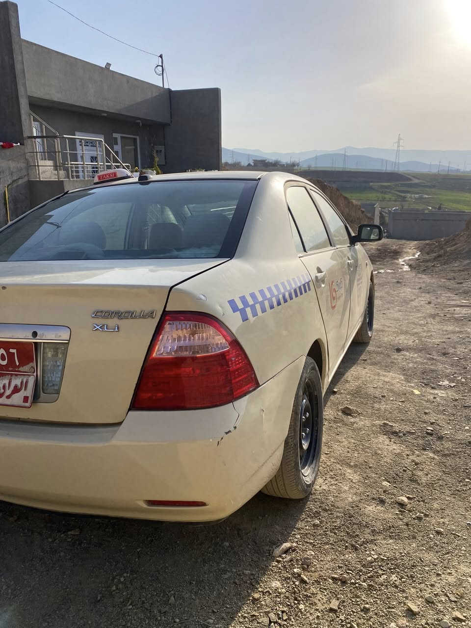 تەکسی کرۆلا
مۆدیل ٢٠٠٦
سەنەوی تازەیە تا مانگی ٥ی ٢٠٢٧
دەعمی نییە تەنها پۆڵیش و قەڵەمکارییەکی پێویستە 
تایە و پاتری تازەیە
گێڕ و مەکینەی بەشەرتی ١٠ فیتەر،مەکینەی لۆکی لەسەرە بە خۆم گۆڕیومە و بەشەرتی ئەوە ئەیفرۆشم ٧هەزار لەسەری بڕۆیت ڕۆن کەم نەکات، نزئکی ٢ ساڵە لای خۆمە و سەیارەی مەعرەز نییە.
ساردی و گەرمی بەشەرت کۆمپرێسەری ئەوروپی دەرەجەیەکم خستۆتە سەری تەنها غازی ئەوێت بە شەرت.
بە شەرتی تەحویل و غەرامە و بڕاوە.
لە سلیمانیم نرخیشی ٩٢ گەڵا و معامەلەیەکی برایانەیە.
***********
