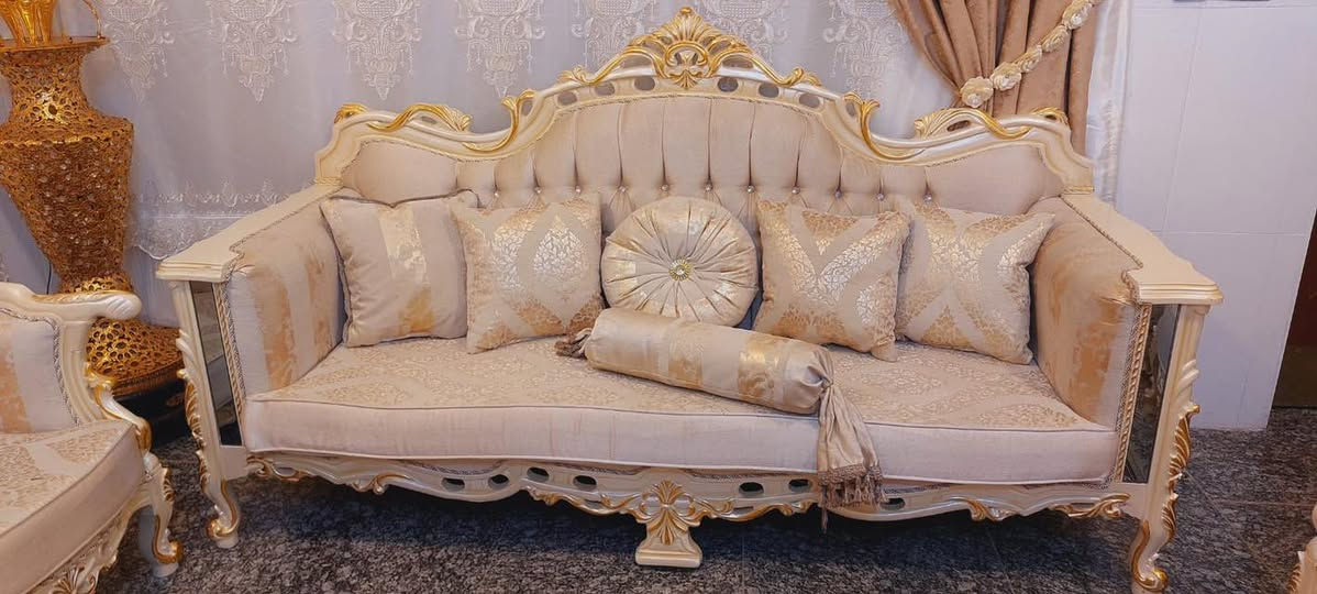 تخم زان تركي حديث عشر مقاعد مع طبله وسط نظيف جدا بغداد ***********
