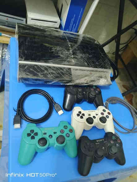 سلام عليكم بلي ثري فات ما مفتوح لوك ستيكر محلقاته كامله واير كهرباء واير شحن جوستك واير اج دي ويه ٤ يدات و٧ العاب بداخله سعره ٧٠ وبي مجال للشراي مكاني نجف *********** 
‏***********
