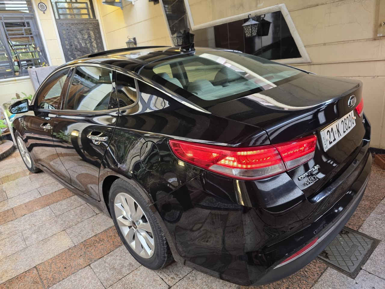 اوبتيما موديل 2018
وارد امريكي حادثها بس بنيد مصبوغ بدووون دوااخل وصور الحادث مرفقة معها ورقم الشاصي موجود 
السيارة جديدة بمعنى الكلمه ومابيها اي نقص 
ماشية 58 الف ميل 
مواصفاتها فوووول الفل 
وباسمي وهزتها جديدة 

مكاني بغداد حي العدل 
السعر 143 ورقة وبيها مجال 
***********
