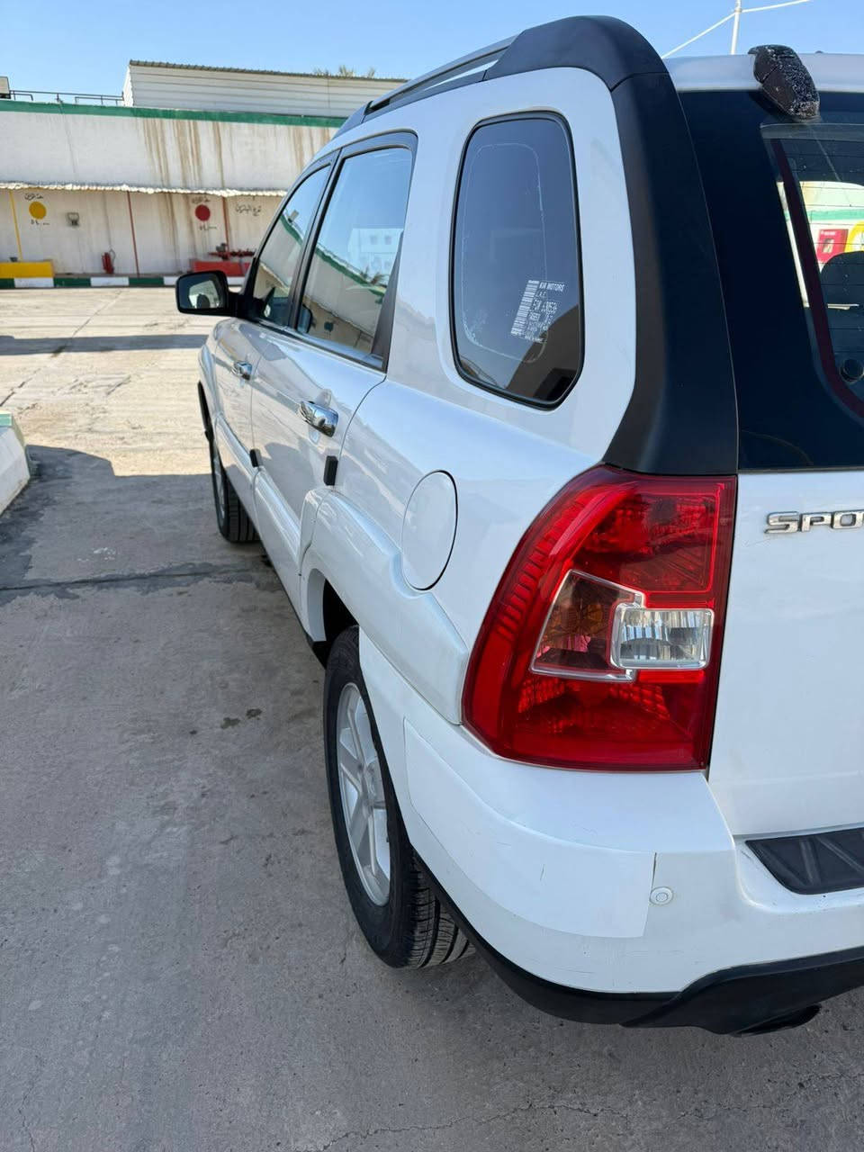 السلام عليكم سبورتج موديل 2009 خليجي رقم بغداد انكليزي تحويل مباشر باسمي. مكفوله من الصبغ والفتح والضربه 

التفاصيل. 
1. حداديه نص عمر 
2.بيه بارد في قليل في باب السائق اثر طخه دراجة 
العنوان كربلاء الحسينيه قرب محطة وقود الابراهيميه 
***********
السعر 122ورقه. وبيه مجال حك الجيه..
