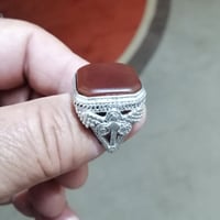 بوسون اليمن • صياغة • حجر