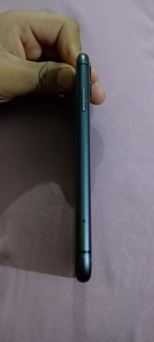 السلام عليكم أيفون 11 عادي ذاكره 128البطاريه 75 بلاديه كلشي مامبدل بي بحاله الوكاله يرهم للمراوس آيفون فقط السعر 325 وبي مجال قليل العنوان كربلاء حي القادسيه الرقم***********
