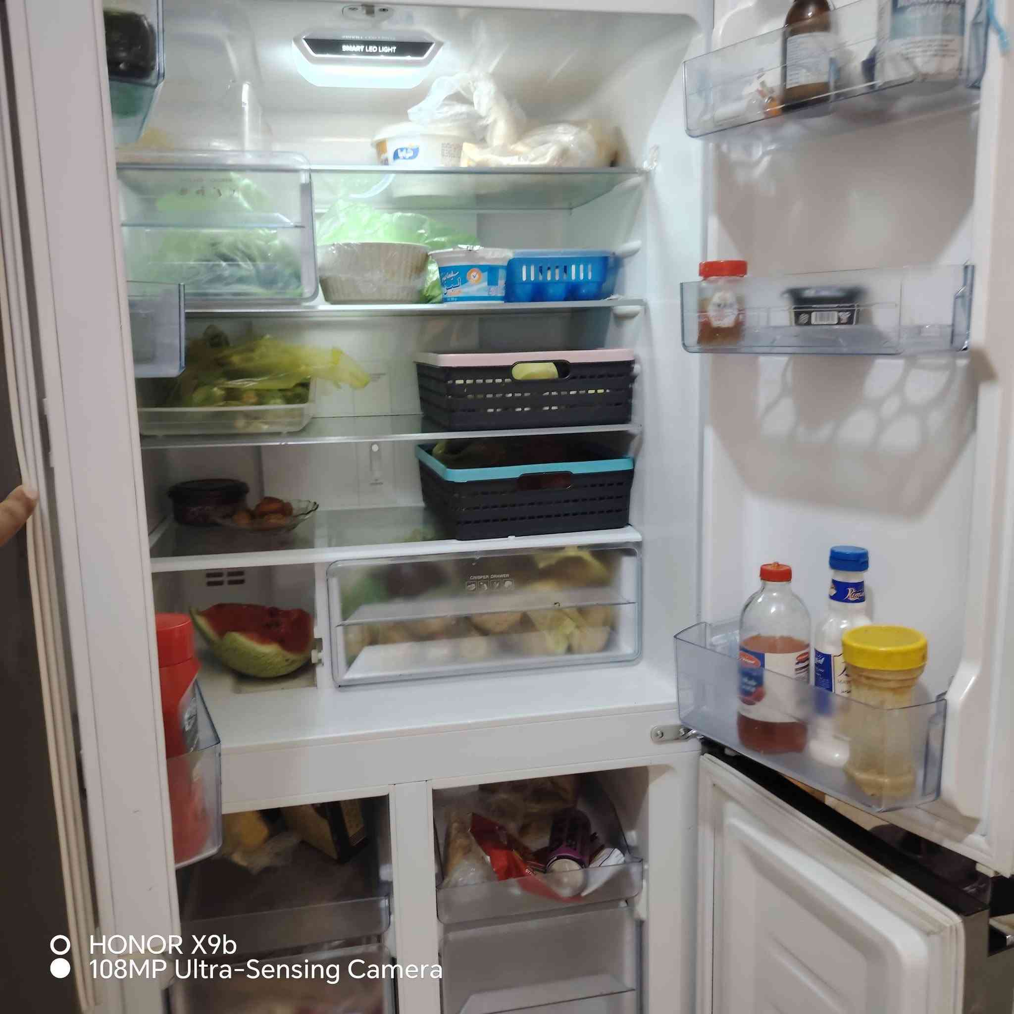 السلام عليكم ثلاجه ومجمده بنفس الوقت  للبيع  نوعيه فريش اخذته بمليون واريد ابيعه بسعر 350 قفل العنوان بعقوبه التحرير للأتصال على الرقم ***********
