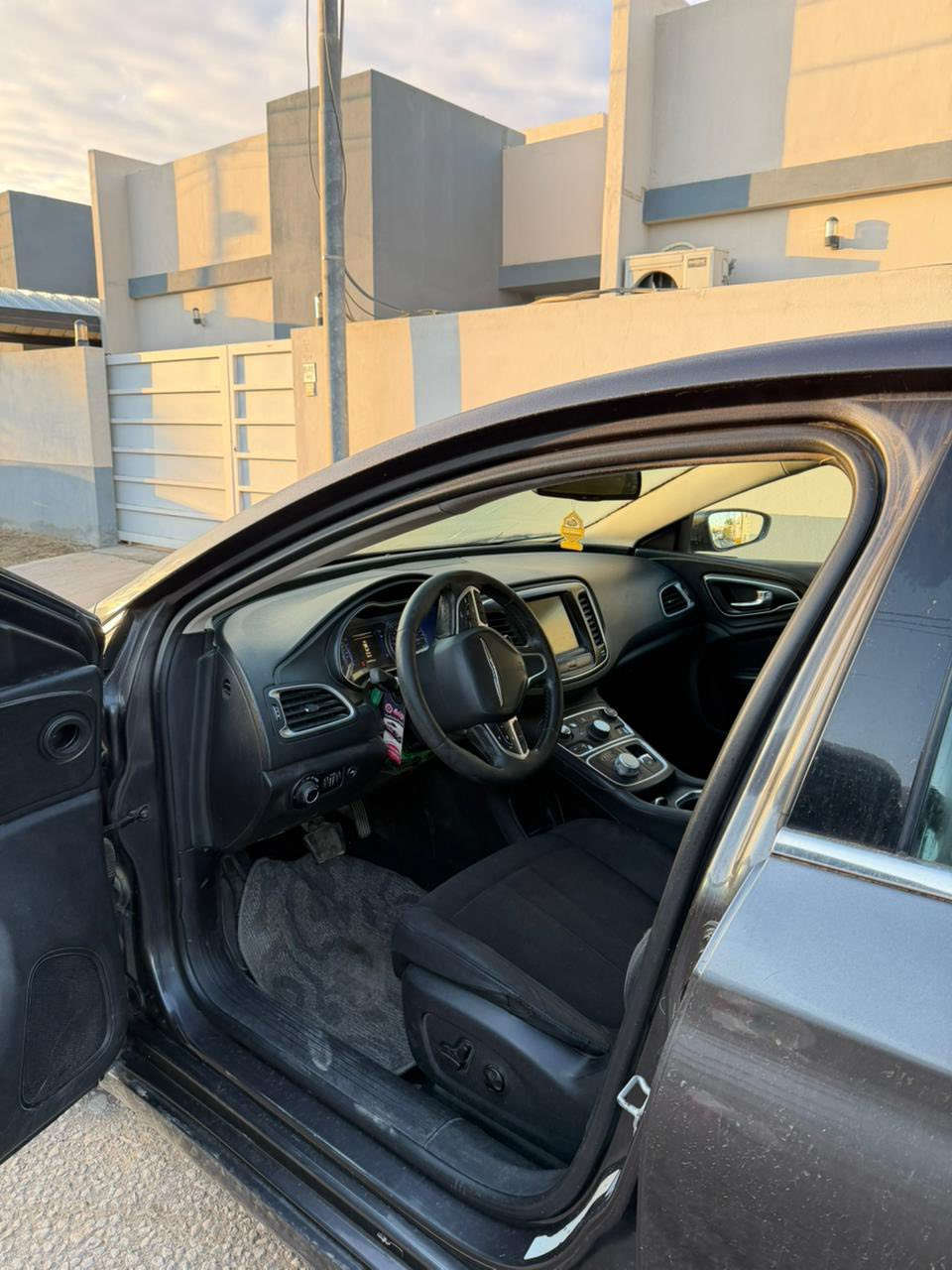 السلام عليكم 
C200 للبيع
 موديل 2015  
السعر 115 و بي مجال 
للاستفسار الاتصال على 
0771 302 4342
0771 302 4332
