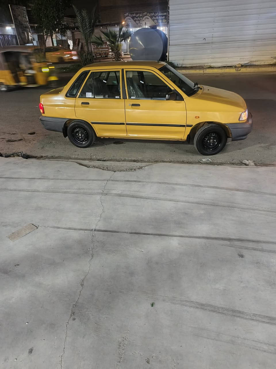 السلام عليكم سايبا موديل ١٣ سياره جديده تخم تاير باتري جديد اصدوره جديده سياره استعمال بيت رقم انكليزي مصفره هيئه او غرامه بيه طغه بصيطه بلخشم امبدل بيه جملاغ امامي غرفته جديده سياره ترايك على لسانك بلمشي ناعمه حيل ماشيه ١١٥الف  سعر ٤٢ ورقه بيه مجال بصيط تلفون ***********
