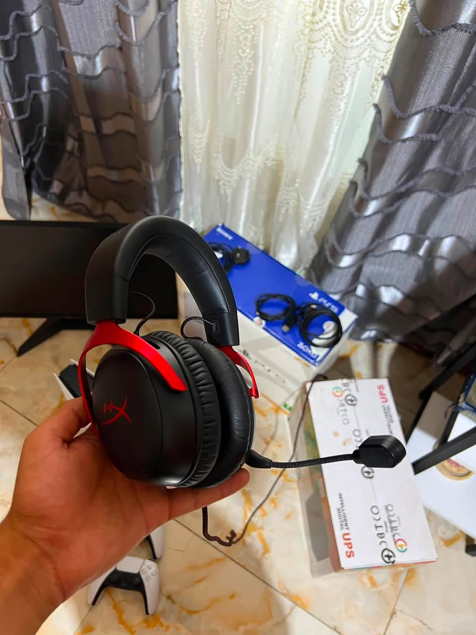 تجميعة بلي فايف للبيعع نضافة 100% مستخدم 
3 اشهر فقطط 

شاشة msi / الهرتز 200 سرعة استجابه 0.5 دقة 2k
Ups/  1500
سماعات / هايبر اكس
جوستك عدد / 2
السعر / مليون و 200 كامل ملحقات ويا
رقم للتواصل واتس ***********
