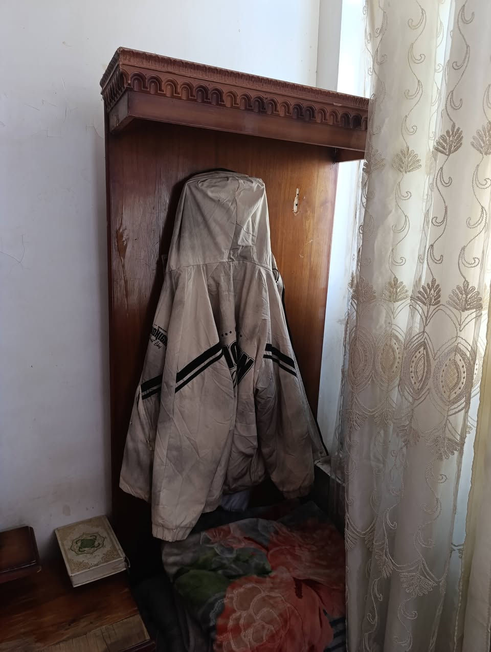 السلام عليكم غرفه صاج للبيع كنتور ملحق 6 بيبان 
350 وبيهة مجال مستعجل عله بيعتهة ***********
