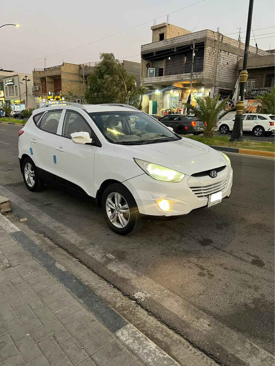 تحية طيبة ، توسان ٢٠١٣ خليجي رقم بصرة باسمي السنوية باقي على انتهائِها اكثر من سنة  السيارة مكفولة ضربة وصبغ وبارد ومحرك وكير السيارة عندي من أعوام والحمدالله جاهزة من حدادة وتبريد . 
* السيارة ٥ ويل كب، مكاني البصرة للاستفسار *********** البصرة, العراق
