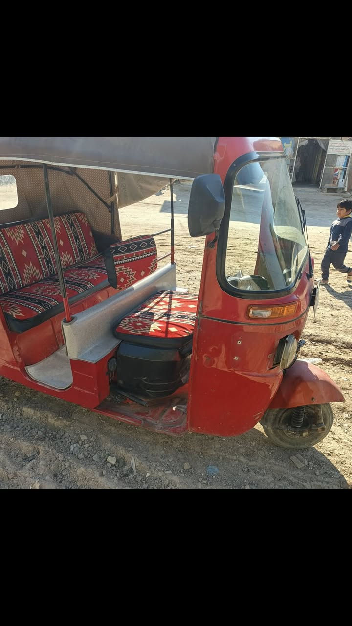 سلام وعليكم تكتك للبيع موديل ١٨ رقم وسنويه معمرة بيهه بس الدوس تخم تاير جديد تجفيت جديد تكتك خير من الله السعر ٥٥٠٠ وبيهه مجال المكان بغداد العبيدي راسه شارع ٢٠ ***********
