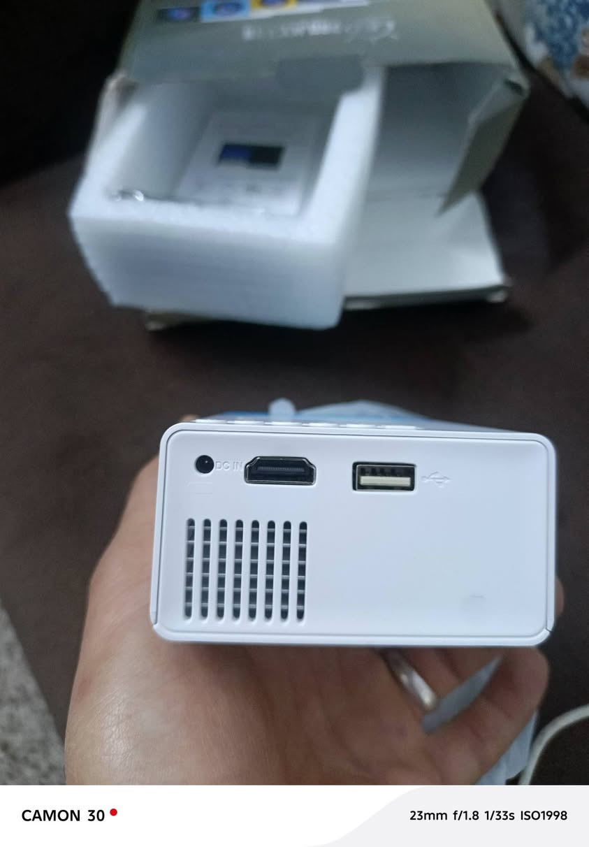 داتا شو صغير
موضح بالصور 
ملحقاته وحجمه موضح بالصور 
منفذ تشغيل تايب سي 
السعر 12 والتوصيل مجاني لك العراق


**إذا كنت صاحب هذا الإعلان وتريد حذفه لأي سبب، رجاءا أرسل رسالة إلى الدعم الفني**