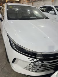 بي واي دي دسترويد زيرو لون ابيض بيها  كم رصعه بالقماره مال تحميل سعرها...