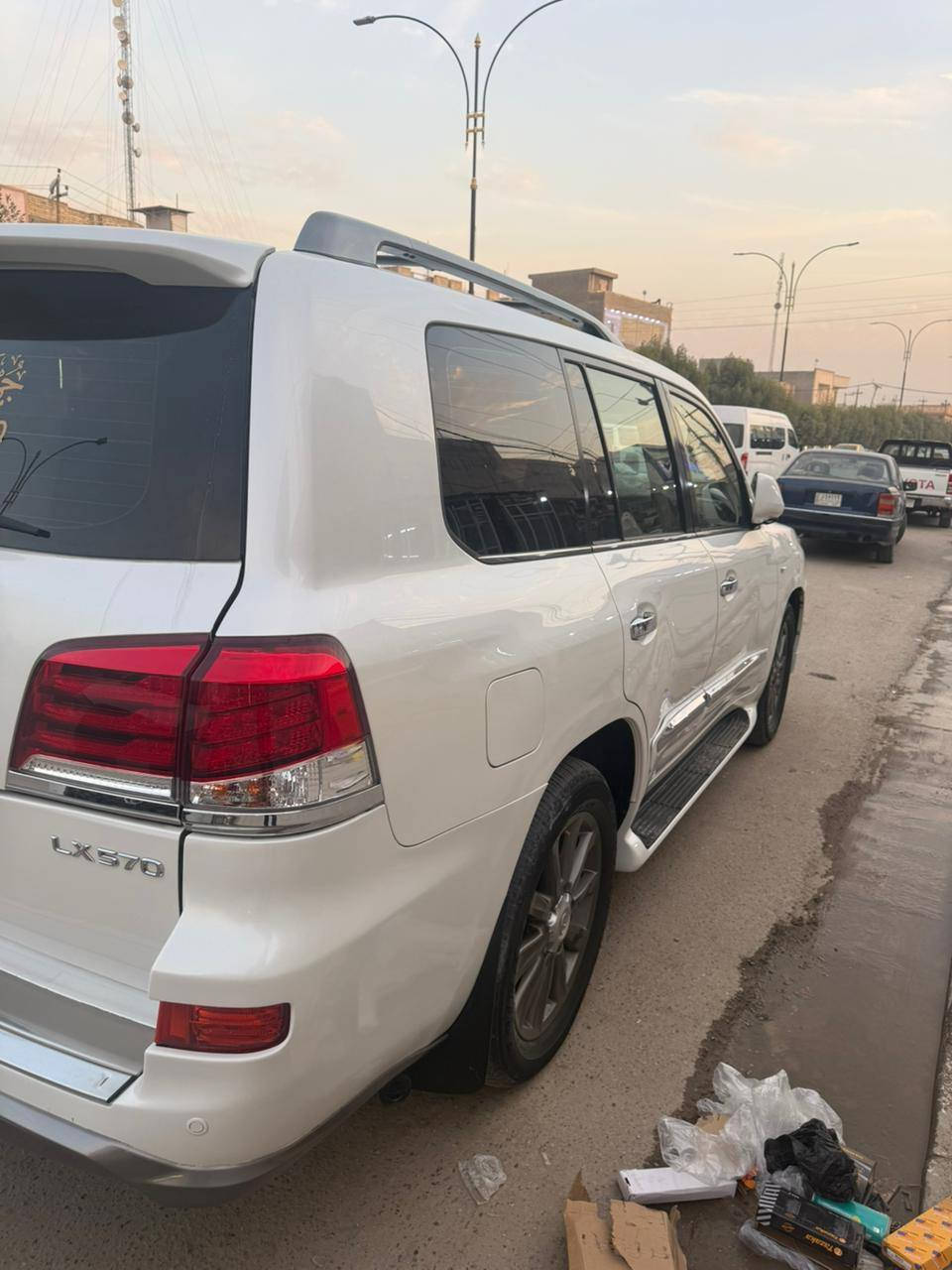 السلام عليكم 
لكزز موديل 2011
سبورت 
فول 
5700
ماشيه 379
سنويه لسنه 2030
البنيد صبغ والدعاميه والباقي كفاله بدون ضربه اوشخط او خدوش 
السعر 350 وبيها مجال بسيط 
العنوان الفلوجه حي العسكري
للاستفسار ***********
