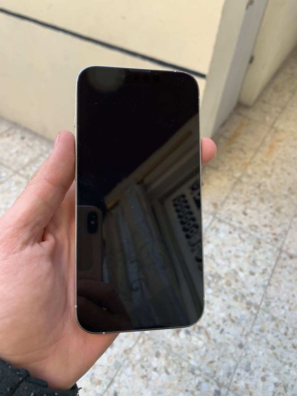 13 برو بس برو الزغير 256 جهاز كله شغال وتر بروف  بطاريه 95 بلاد فقط مبدل كامره اصليه السعر 465 قفل نهايته شراي خاص بلديات *********** فقط بيع بغداد
