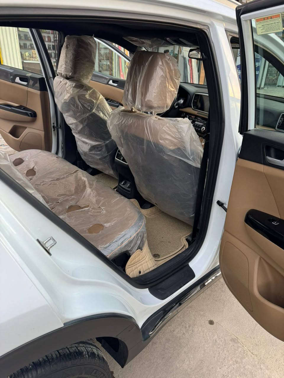 السلام عليكم
كيا سبورتج 2021 خليجي 
 GT جيتي لاين فول مواصفات 1/1
ماشيه 98 الف 
رقم بغداد دولي جديد بأسمي 
السياره مكفوله من الصبغ 
السياره بيها بارد مثل ما موضح في الصور 
السعر : 205$ 
غير متواجد على الفيس فقط اتصال 
استفسار على رقم المبايل 
***********
