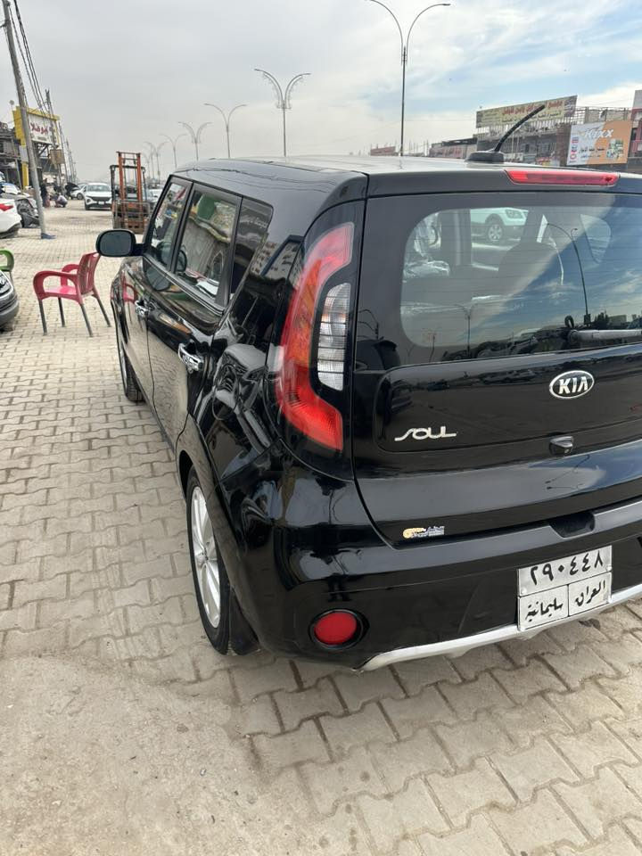 السلام كيا صول موديل 2017 امريكي حادثه فقط جاملغ امامي بدون ايرباك بدون دواخل  وبيه بعض الباردات سياره حلوه وجديد  احلا من الصور سونار موجود مع الصور محرك 2000 مكفول لا تنقيص ولا تبخير خير من الله حداديه امامي خلفي جديد تخم تاير جديد سياره جاهزه غرفتها اخت الزيرو رقم سليمانيه تحويل بأي وقت مكانها حله سعرها 108 وبيه مجال بسيط ***********
