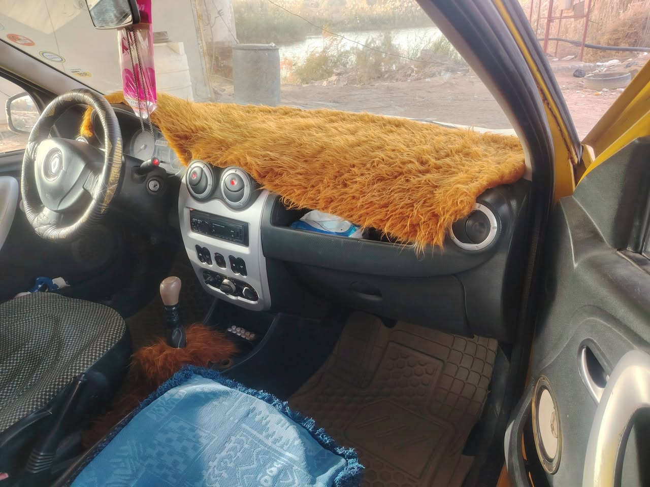 السلام عليكم خوان سيارة رينو 7 راكب مديل 10 سيارة نضيفة كهربيات كلة شغالة مكنية بيها خيط بخار وجاملغ فقط باقي كفالة السعر 38 وبيها مجال


**إذا كنت صاحب هذا الإعلان وتريد حذفه لأي سبب، رجاءا أرسل رسالة إلى الدعم الفني**