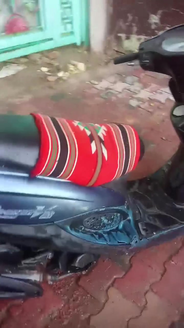 السلام عليكم شباب كامكو نضيفه وحلوه محركه ناعم ما مفتوح  ما نقصه اي شي تخم تاير توني بدله 2013 سعره 550وبيه جال لشراي نتصال ***********
