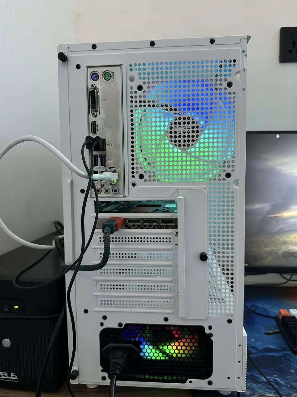 الشاشة : گيم اون 120 HZ
كارت الشاشة: RTX 3060
المعالج : رايزن 5500
لوحة الام : B 450 برو ماكس MSI
الرام : 16 جيجابايت 3600 
التخزين : 1 تيرا بايت SSD
الكيس : 3 فان 
البور سبلاي : 600 واط 
الكيبورد : ميكانيكي ضوئي 60‎%‎
الماوس : لوجيتيك G103
اليو بي اس : 1500VA
السماعة : هايبر X كلاود الفا
العاب : استيم اوف لاين ( جميع العاب سولد) + بلاك ميث + كود او وير 
نسبة الاستخدام قليل 
نسبة النظافة 100‎%‎
900 الف وبيها مجال بسيط


**إذا كنت صاحب هذا الإعلان وتريد حذفه لأي سبب، رجاءا أرسل رسالة إلى الدعم الفني**