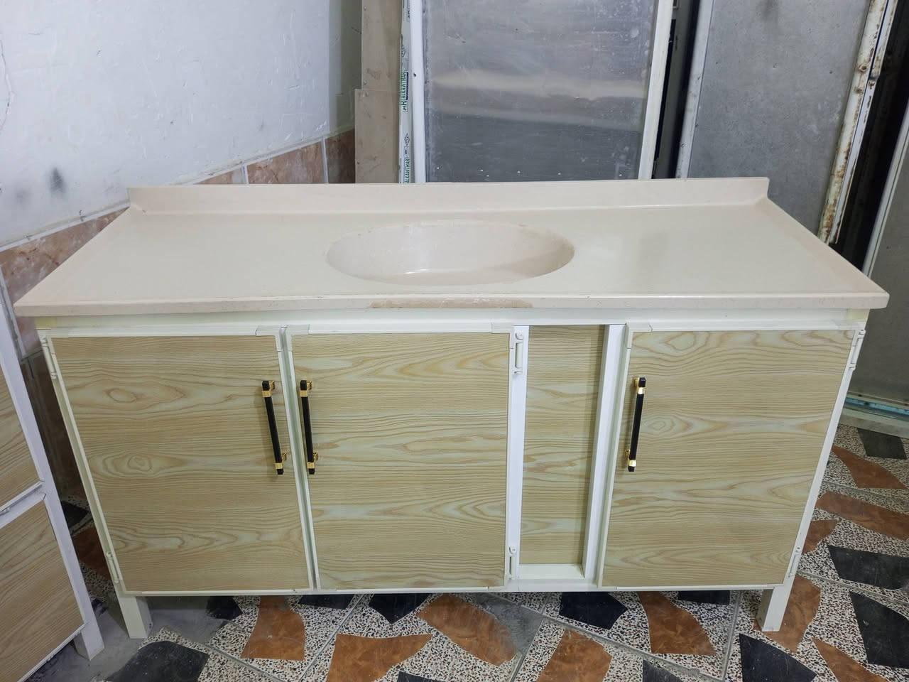 يا رزاق للبيع السعر 625 أخو الجديد تسكام ثلاث أمتار والسنك مرمر متر أو نص الشراي  يراسني خاص ادزله الفيديو والعنوان ***********
