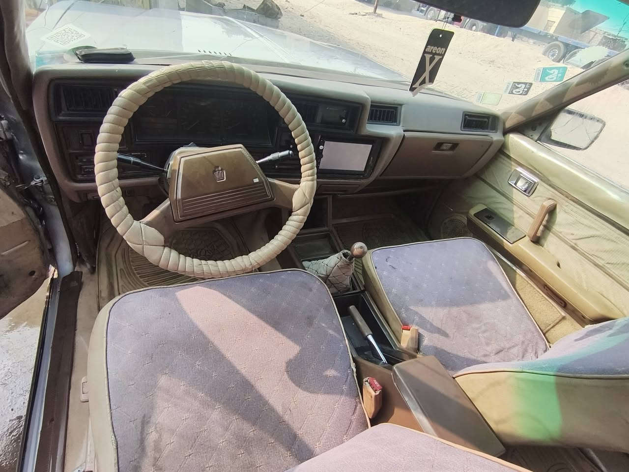 سلام عليكم سياره سوبر لبيع مكينه وكير بلاد مكينه بيه تبخير حداده جديده سياره جاهزه رقم نكليزي  سعره 28 وبيه مجال مكان بصره زبير.     رقم ***********
