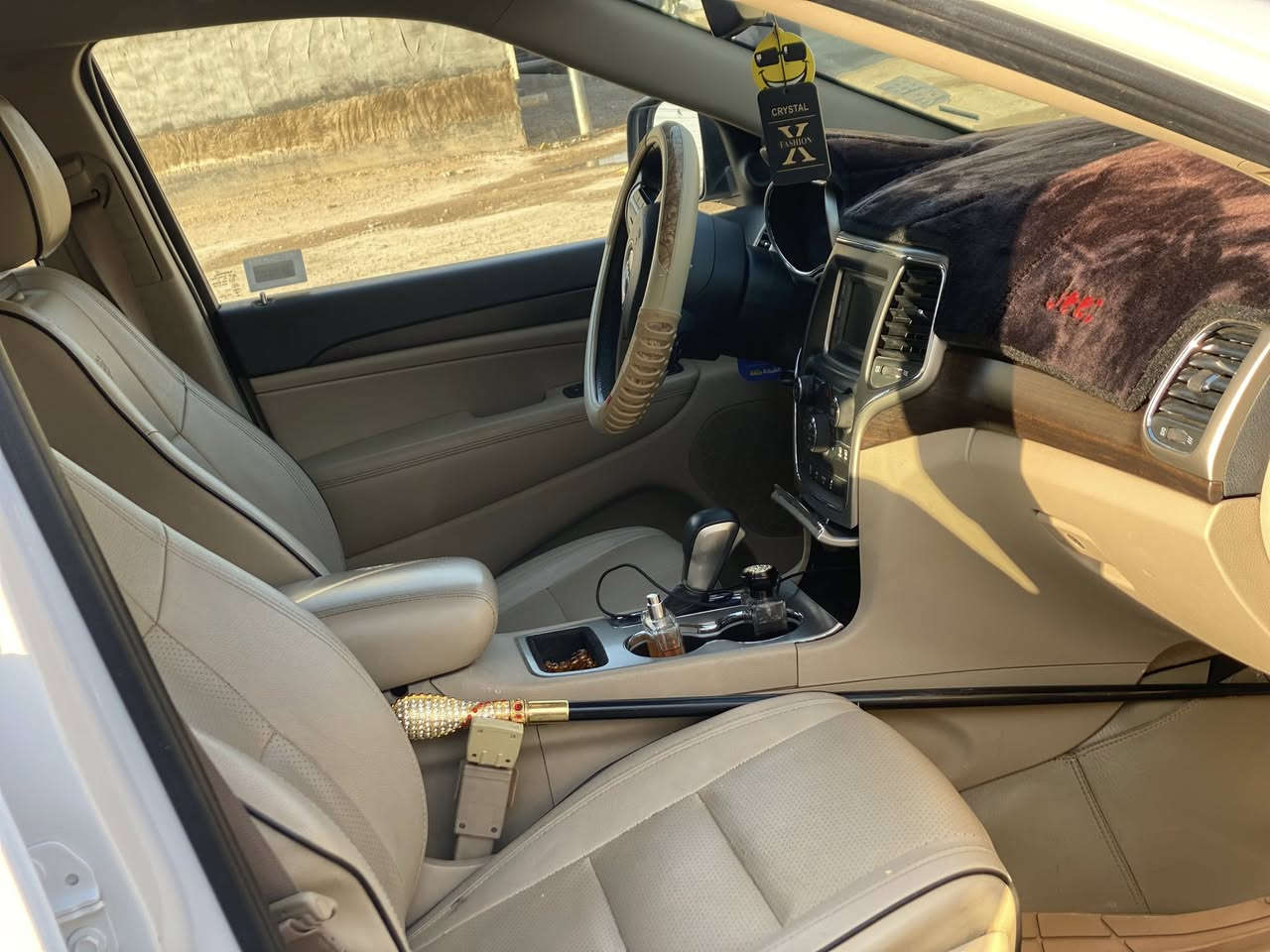 سلام عليكم 
جيب لاريدو امريكي مواصفات خليجي 
موديل 2016
كفاله عامه سياره 
محرك 6سلندر 
سياره فول  وجاهزه وبسامينا  
سعره 215 وبيها مجال 
***********
