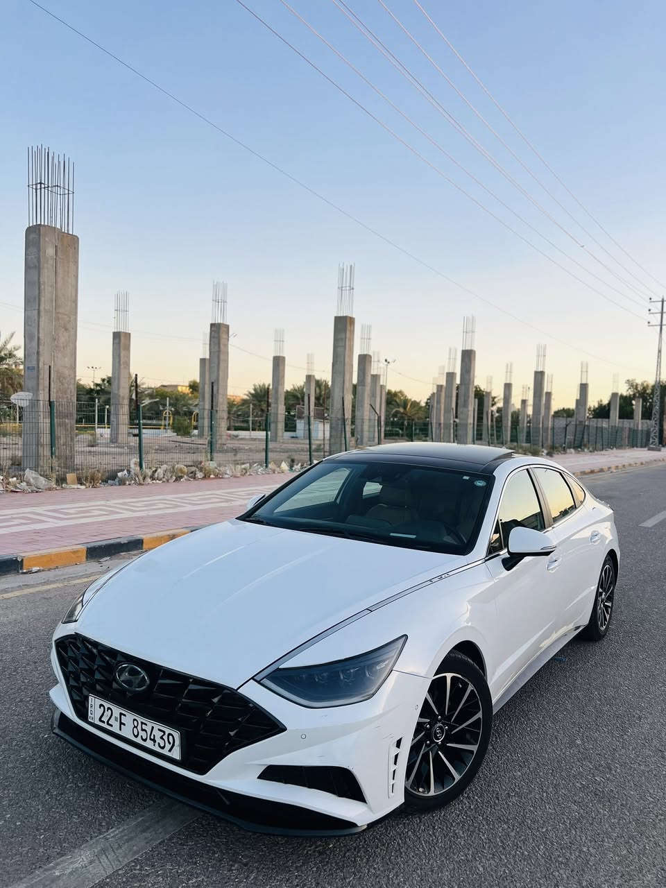 سوناتا2021

للبيع سوناتا 2021 1.6t – أعلى فئة (Limited)

سيارة نظيفة جداً وفول مواصفات 

 • محرك 1.6t لتر  (فول اقتصاد)

 • گير أوتوماتيك 8 سرعات

 • صرفية بنزين قليلة جداً ومناسبة

            (720) كيلو تمشيك بالتفويلة 

🔹 المواصفات الخارجية:

 • لايت 4 عدسات LED  أمامية وخلفية

 • فتحة سقف بانوراما

 • ويل كب شكل رياضي

 • حساسات أمامية وخلفية

 • كاميرات 360 درجة

      •    تتقدم و ترجع بالريموت 

🔹 المواصفات الداخلية:

 • كشنات جلد مشمشي خياط

 • تبريد وتدفئة للمقاعد الأمامية

      •    تدفئة ستيرن

 • شاشة عدادات رقمية كبيرة 12.3 إنج

 • شاشة وسطية 10.25 إنج

 • نظام صوت BOSE ( حفلة )

 • داتا شو (HUD)

 • تشغيل بصمة + دخول ذكي

      •    تشغيل عن بعد اكيد موجود 

      •    انارة داخلية 7 الوان للدشبول و الابواب

🔹 أنظمة الأمان:

 • رادار أمامي

 • تثبيت سرعة ذكي

 • تنبيه النقطة العمياء ويعرضها بالشاشة ( بالعينة ) 

 • نظام الحفاظ على المسار

 • فرامل طوارئ تلقائية

السيارة أعلى فئة و اعلى مواصفات و دشبولها لونين 

صور الحادث موجوده بلمنشور

ماشية 100 الف كيلو 

السعر 168 ورقة وبيها مجال كلش قليل 

***********

مكان السيارة نجف
