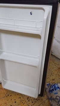 ثلاجه • نضيفه • للبيع