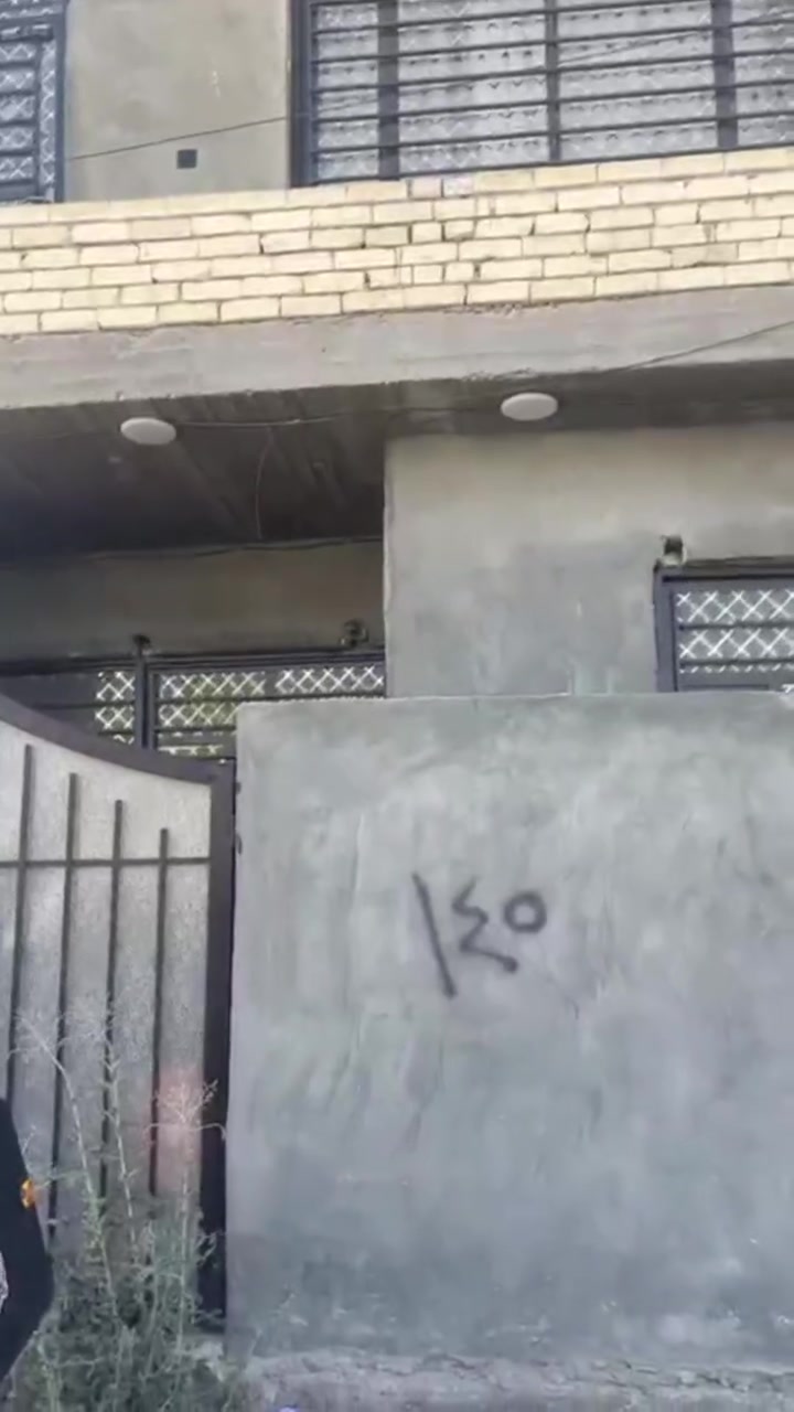 اسلام عليكم بيت مساحى ٥٠ متر لبيع
يحتوي على ٣ غرف نوم و صالى و مطبخ و خدمات و منور 
سند البيت زرعي سند ٢٥ ثاني بعد الشراء ثاني يوم انحولك البيت 
علوان البيت الدورة ابو اجير  سعر البيت ٦٣ مليون التصال على هاذة الرقم بي بس واتساب ***********
