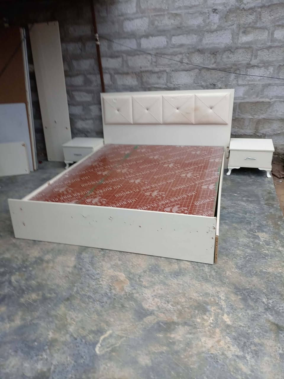 السلام عليكم
غرفة نوم للبيع 4قطع 
السعر 225
***********
