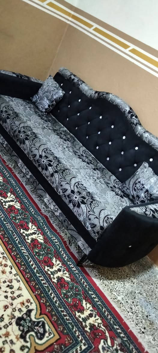 للبيع
ديوان 9 أمتار خشب عراقي 
السعر 400
***********
***********
