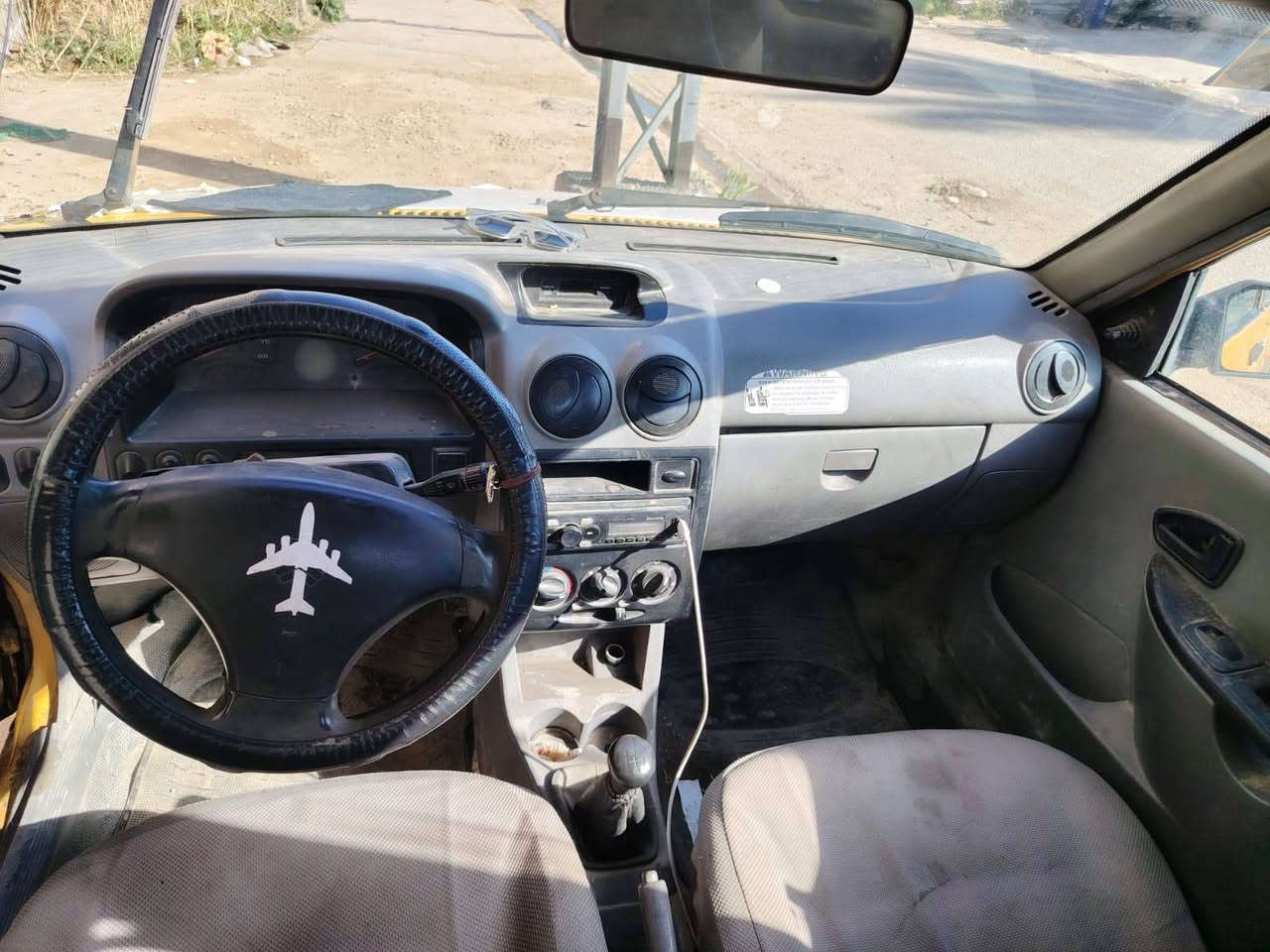 السلام عليكم ورحمه الله وبركاته شباب سايبه موديل 2014 السياره گشرتهه حلوه بأسمي تحويل ثاني يوم السياره گايمه وبيها حادث امامي مو قوي السياره شوفت عينكم وإذا تريدون تفاصيل اكثر خابر وتدلل ***********
