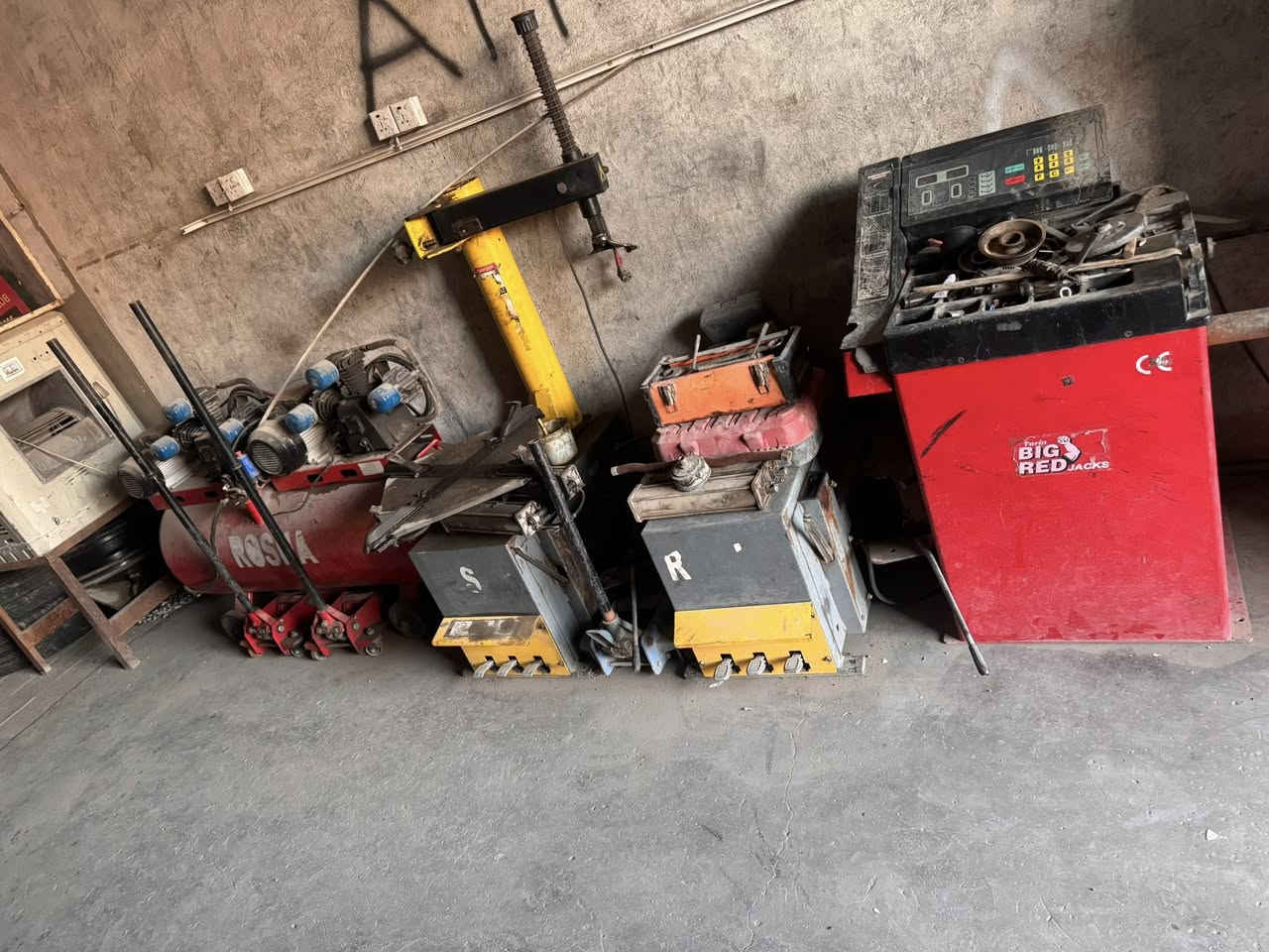 للبيع بلنص وتاروسه هواء دبل ماطور وخالعات العدداثنين وجكات للاستفسار***********
