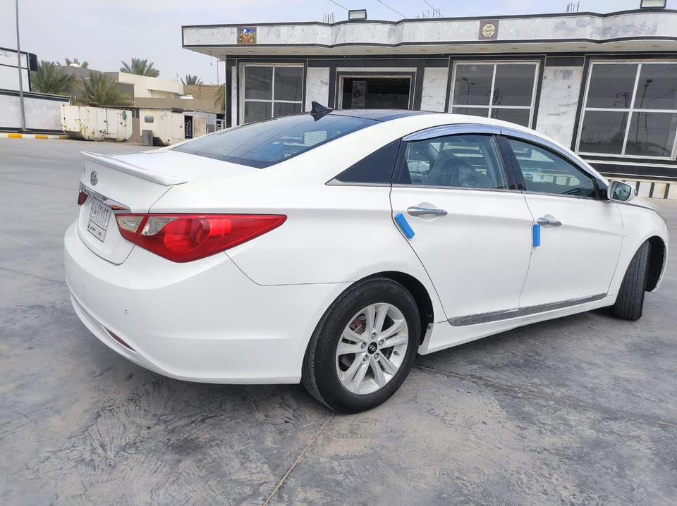 السلام عليكم 
سوناتا خليجي 2011
فول مواصفات 1/1
محرك 2400  
سيارة جاهزة من كلشي
صدر جديد
بيها 4 قطع كلير فقط الجاملغات الخلفيه و ابواب 2

العنوان واسط الصويرة

مكلف بالنشر 
هذا رقم صاحبها/ ‭0781 520 0860‬ 
او التواصل واتساب
