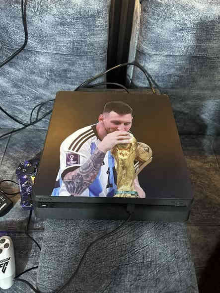 ‏سلام عليكم بلاي فور اسلم 512 جيجا الجهاز كامل من الملحقات ايه90 نظافته الجهاز السعر205$￼￼ قفله الرقم مال وتساب***********
