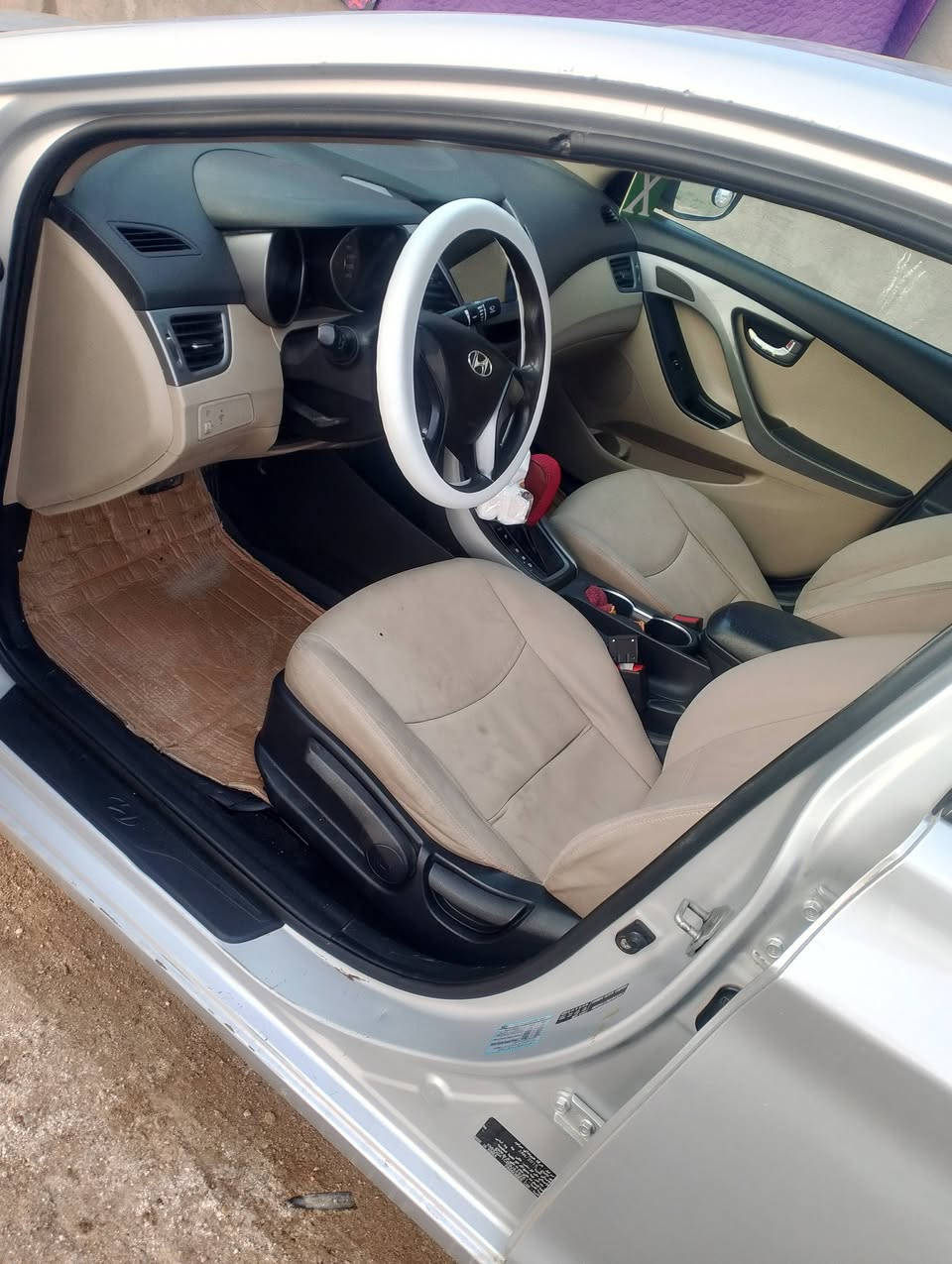 سلام عليكم سياره للبيع لانترا16خليجي مكفوله من ضربه وتبديل بس صبغ مكان مكينه وكير خير من الله حداديه وتواير كارتون سنويه 28ارقام انكليزي ذي قار مكان ناصريه السعر 110الرقم ***********
