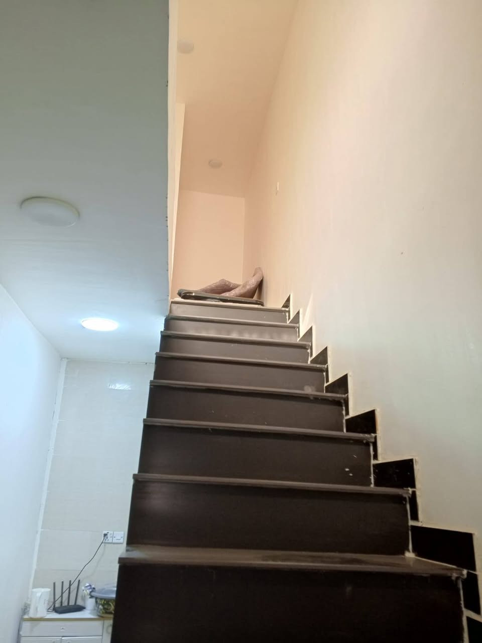 يعلن مكتب الباش الشمري للعقار والمحاماة عن توفر دار للبيع مساحة 84 واجهة 6 بناء حديث يحتوي على طرمه واستقبال ومطبخ وخدمات  وغرفة نوم طابق ثاني 2نوم وخدمات  العنوان بغداد الجديدة خلف شارع المسبح قرب مدرسة الخندق  للاستفسار مراسلة اوتصال ***********
***********
