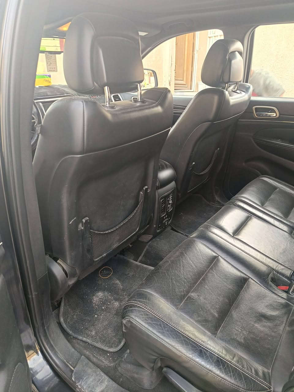 السلام عليكم  للبيع 
جيب شيروكي 2014 لمتد كلين فول مواصفات 
بدون صبغ وبدون بارد أو تبديل 
فتحه بانراما 
جنطه كهرباء 
مري قلاب مع R
شاشه كبيره 
كامرا خلفيه 
تحكم استيرن جهتين 
شفتات بالستيرن 
حساس خلفي مانع تصادم 
كشنات اثنين كهرباء 
كشنات اماميه تبريد وتدفئه 
كشنات جلد اسود 
داخل اسود فحم 
دوسات كهرباء 
لايت زنون عدسات مع عين الشيطان سعره 500$
سياره كامله تخم تاير صدر امامي خلفي 
السعر 220$
رقم اربيل بسمي 
*********** بيه واتساب
